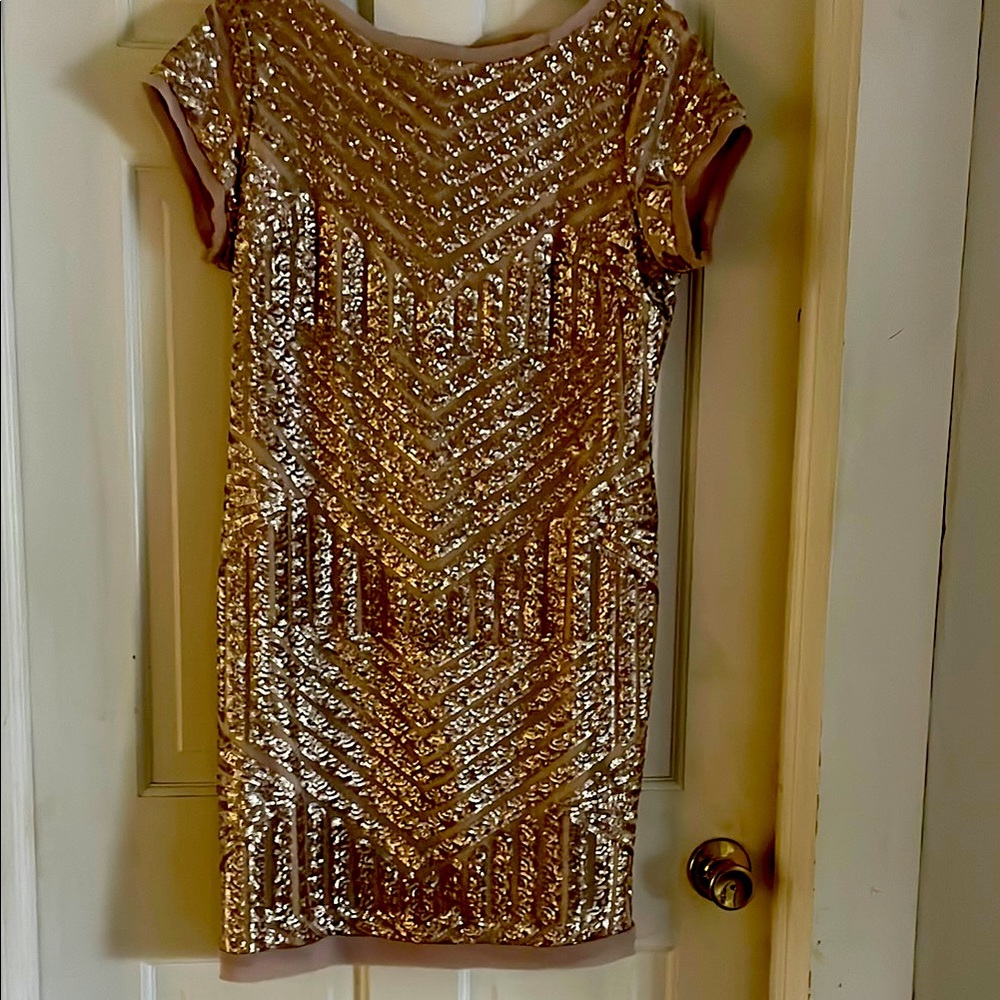 Vince Camuto Elegant Sequin Dress in Gold